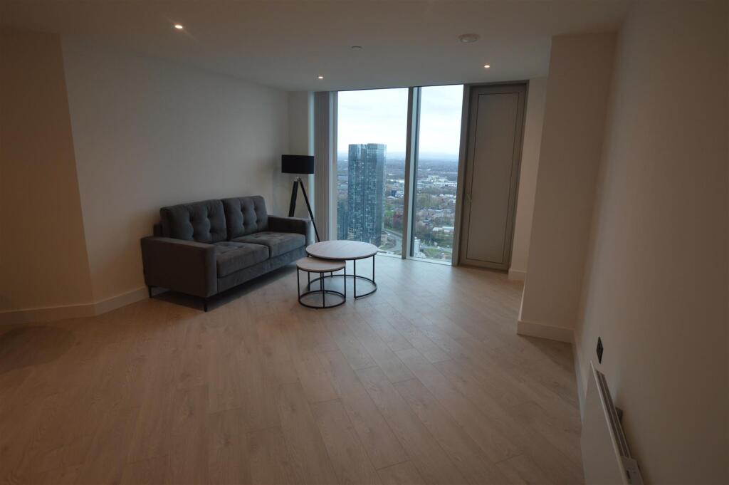 3 bed 1st Floor Flat for rent in . From George Adams (Estate Agents) Ltd - Manchester