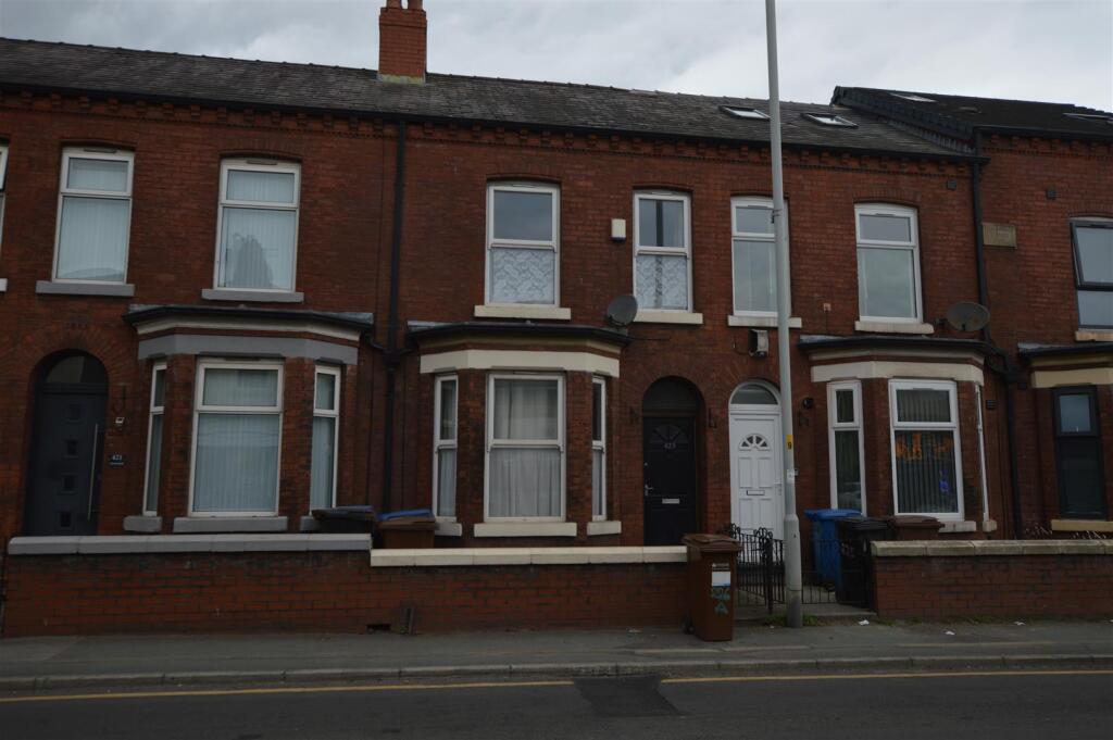 3 bed Detached for rent in Stockport. From George Adams (Estate Agents) Ltd - Manchester