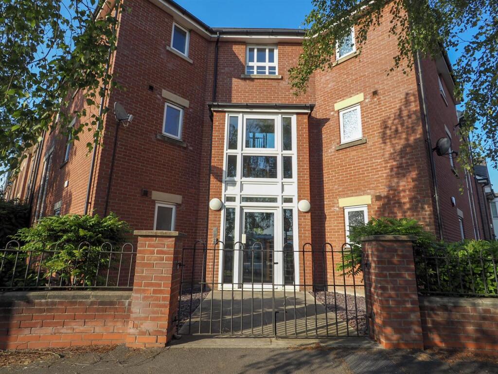 2 bed 1st Floor Flat for rent in Manchester. From George Adams (Estate Agents) Ltd - Manchester