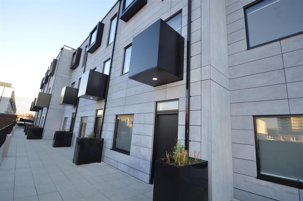 4 bed Detached for rent in Manchester. From George Adams (Estate Agents) Ltd - Manchester