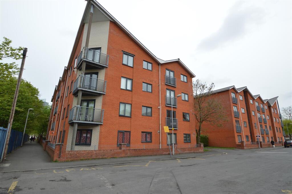2 bed Detached for rent in Manchester. From George Adams (Estate Agents) Ltd - Manchester