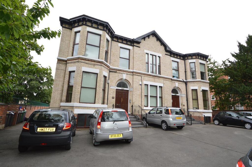 2 bed 1st Floor Flat for rent in Gatley. From George Adams (Estate Agents) Ltd - Manchester