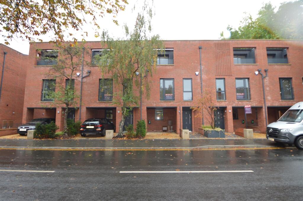 4 bed Town House for rent in Gatley. From George Adams (Estate Agents) Ltd - Manchester