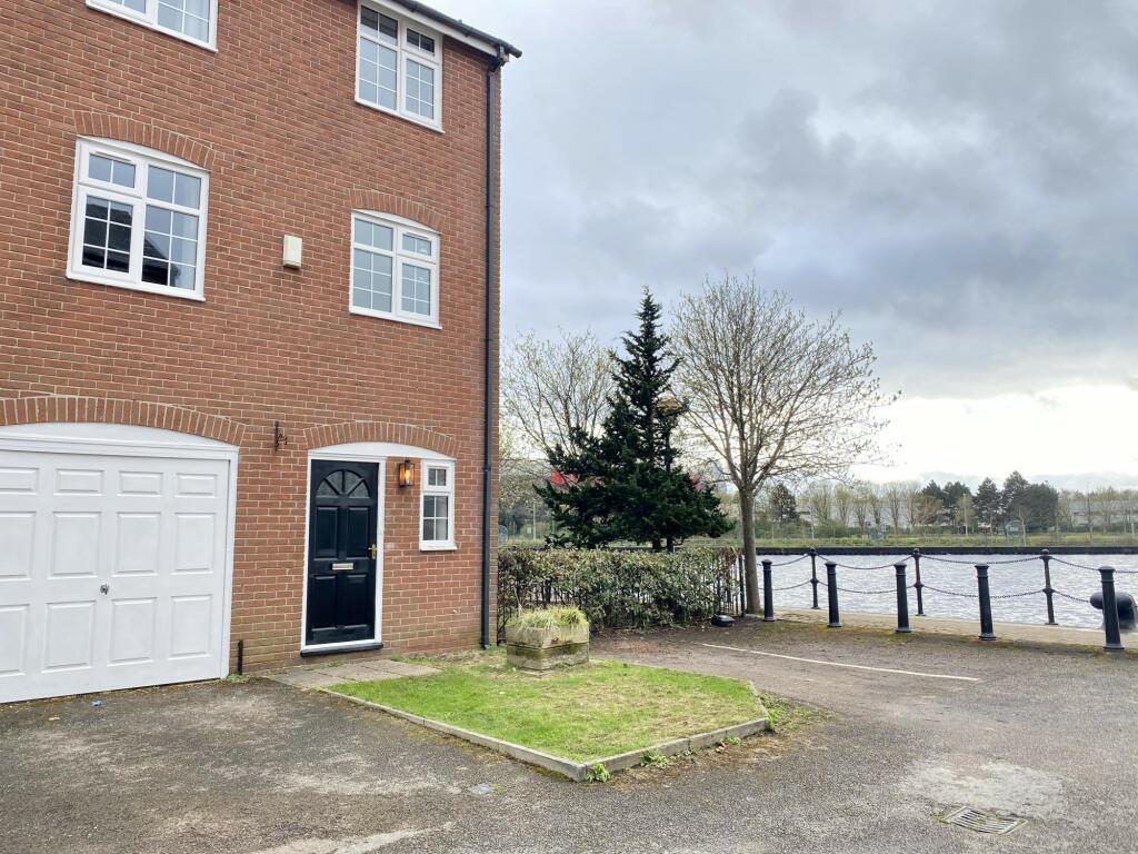 4 bed Detached for rent in Salford. From George Adams (Estate Agents) Ltd - Manchester