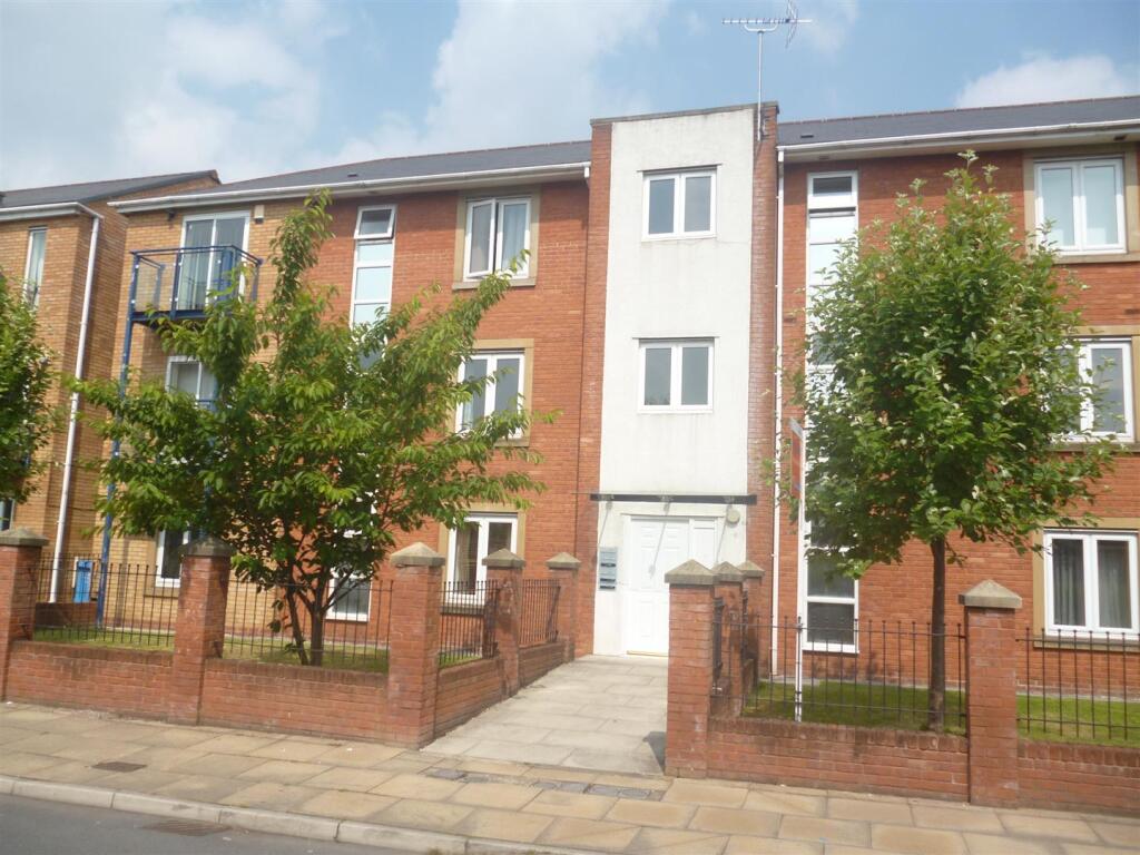 2 bed 1st Floor Flat for rent in Manchester. From George Adams (Estate Agents) Ltd - Manchester