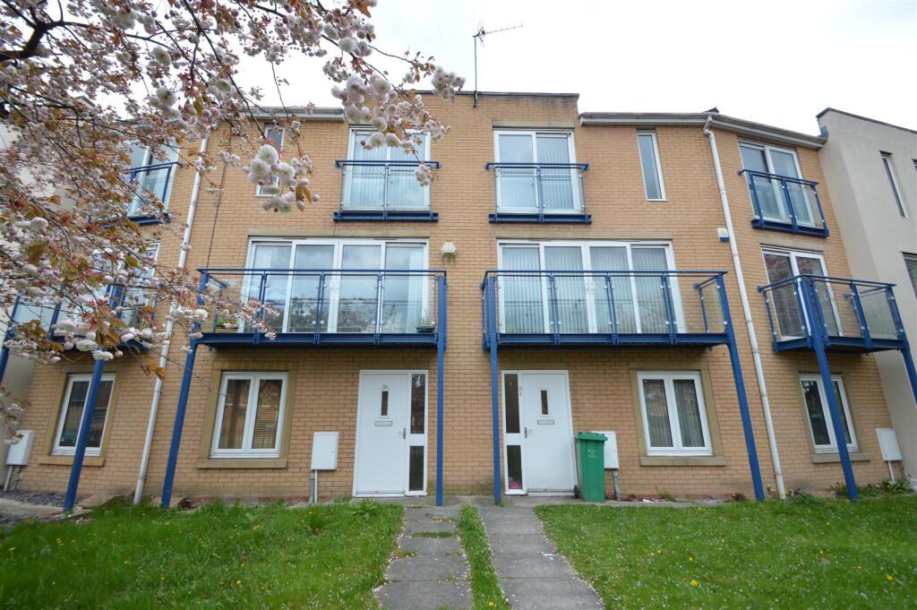 4 bed Detached for rent in Manchester. From George Adams (Estate Agents) Ltd - Manchester