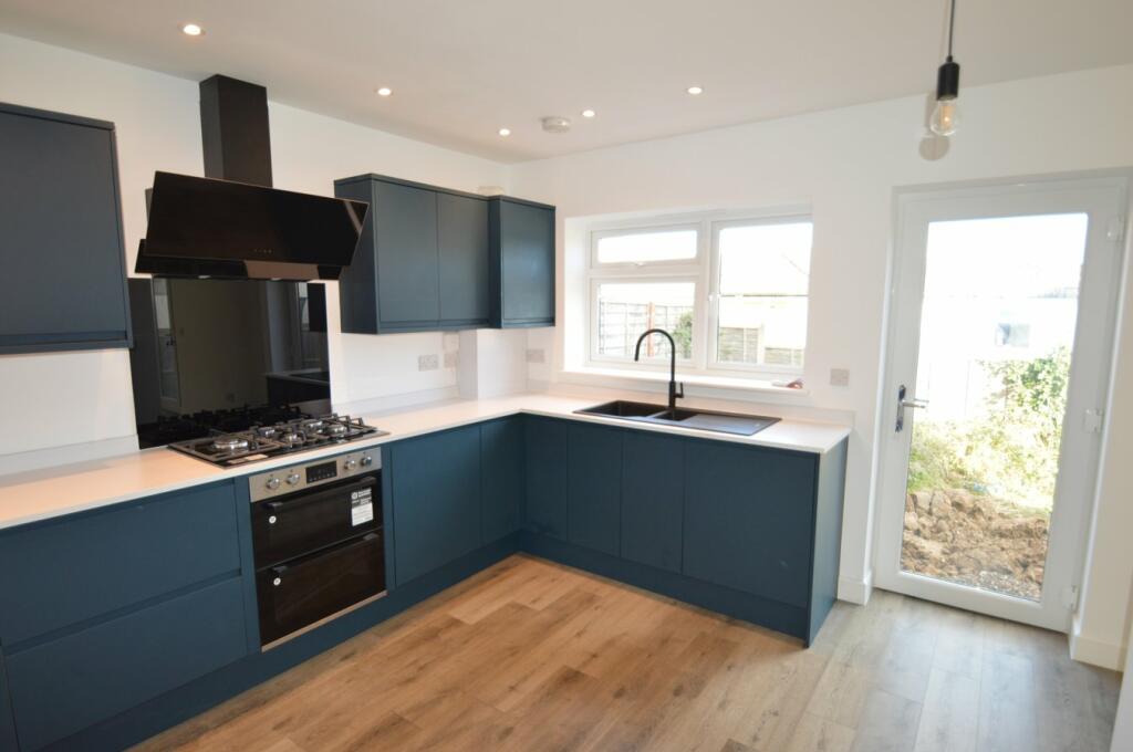 2 bed Detached House for rent in Erith. From Remax Select