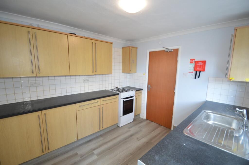 3 bed Mid Terraced House for rent in Erith. From RE/MAX Select - Bexleyheath
