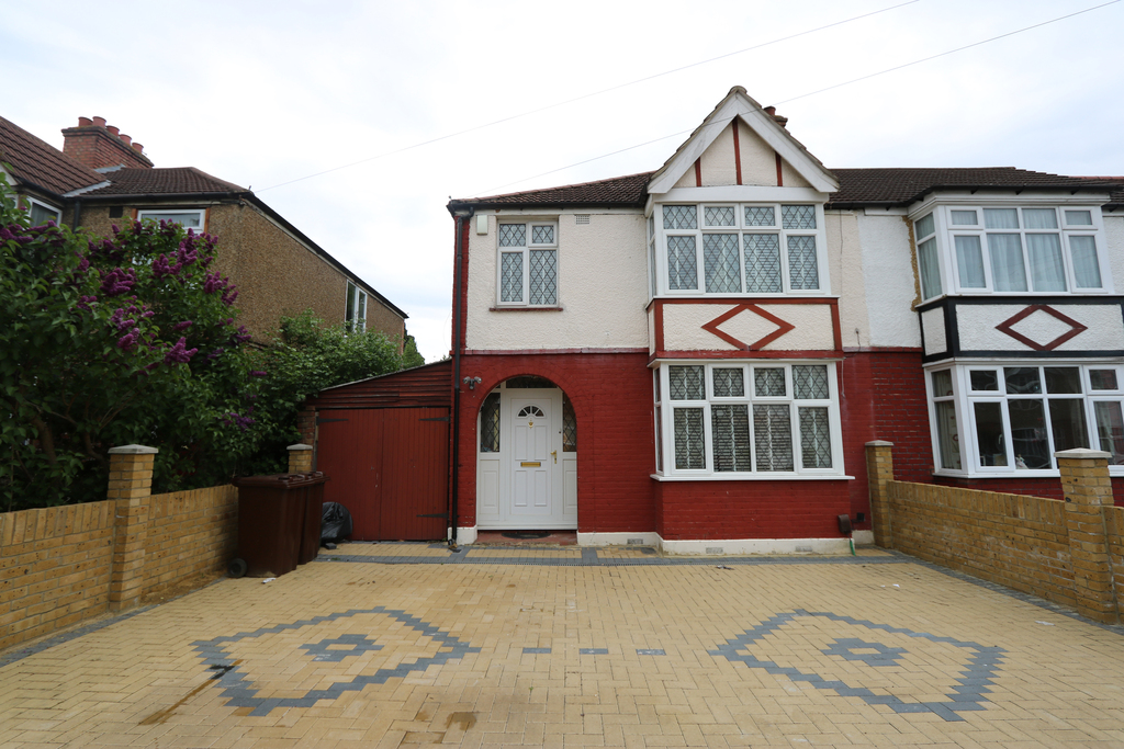 3 bed Semi-Detached House for rent in Uxbridge. From Orchard Property Services - Uxbridge