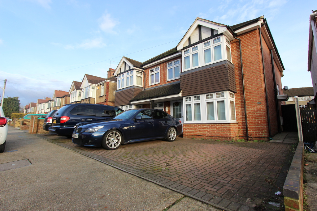 3 bed Semi-Detached House for rent in Uxbridge. From Orchard Property Services - Uxbridge