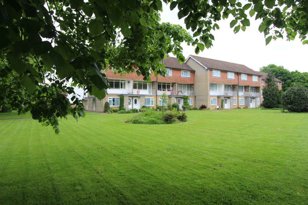 2 bed Maisonette for rent in Ruislip. From Orchard Property Services - Uxbridge
