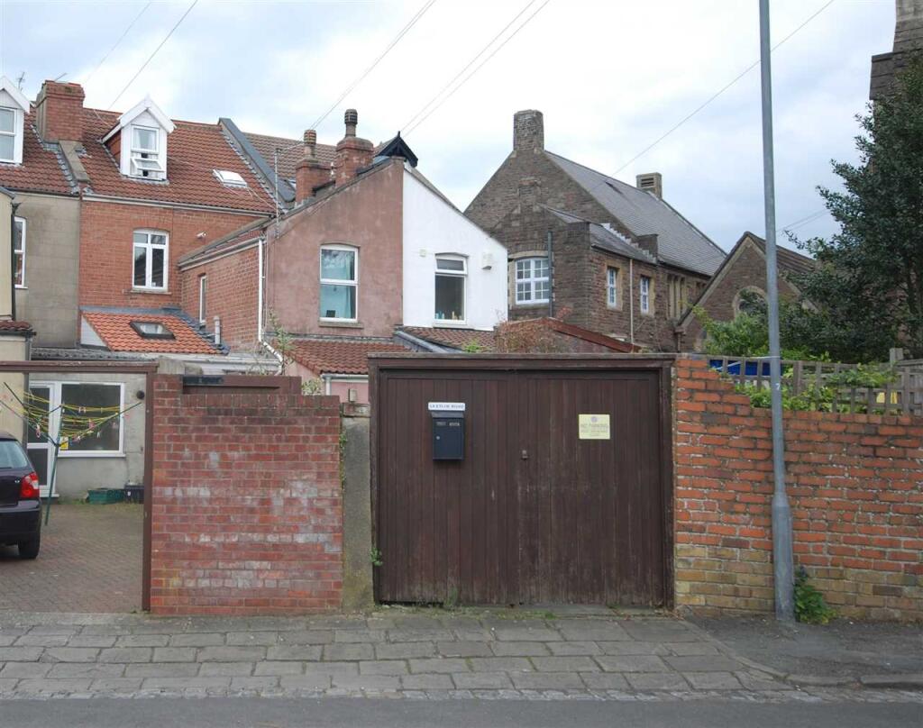 4 bed Studio for rent in Bristol. From Flatline Letting and Property Management - Clifton 4 bed Studio for rent in Bristol. From Flatline Letting and Property Management - Clifton