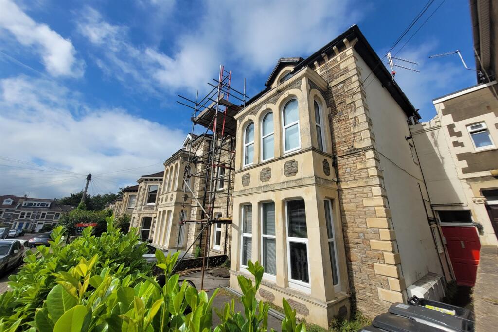 2 bed 1st Floor Flat for rent in Bristol. From Flatline Letting and Property Management - Clifton