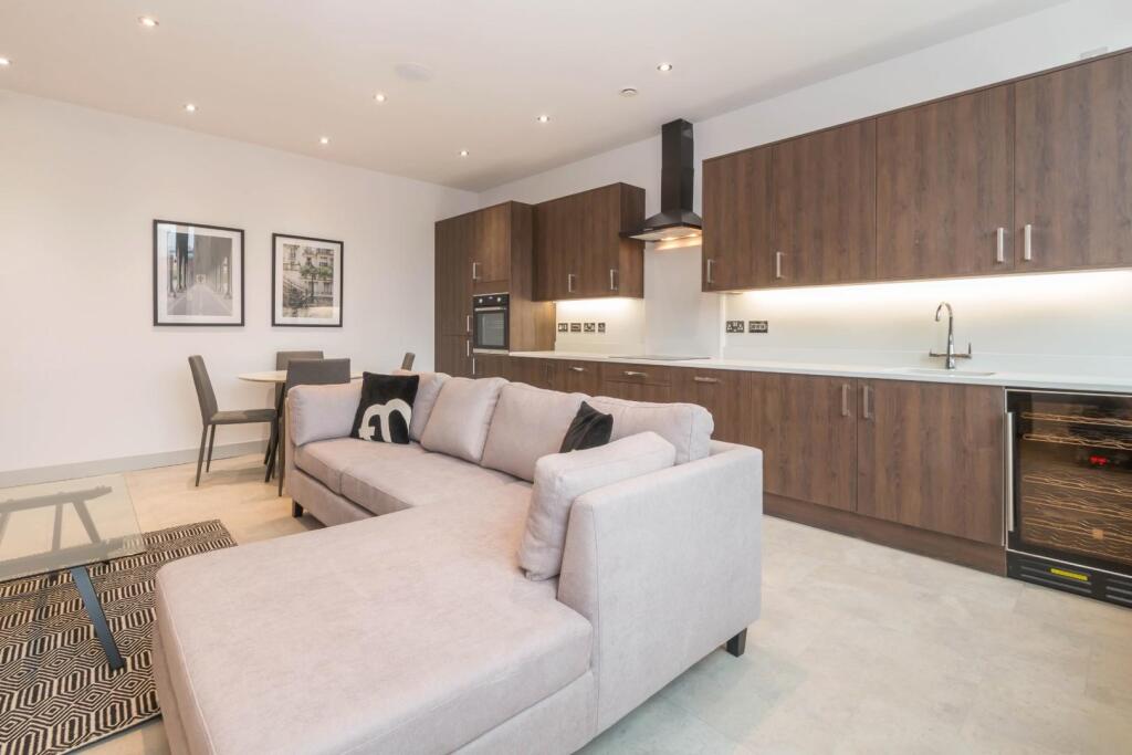2 bed Penthouse for rent in Birmingham. From FleetMilne - Birmingham