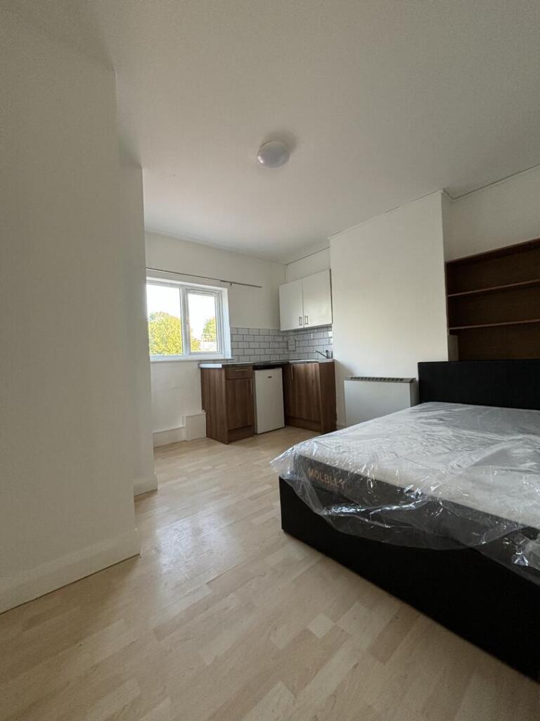 0 bed Studio for rent in Brentford. From Andrews And Stacey Ltd - Shepherds Bush