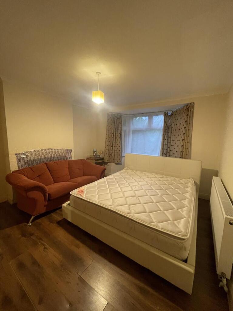 5 bed Detached for rent in London. From Andrews And Stacey Ltd - Shepherds Bush 5 bed Detached for rent in London. From Andrews And Stacey Ltd - Shepherds Bush