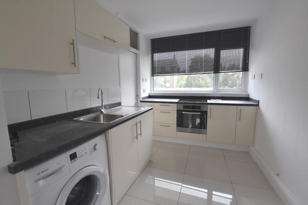4 bed Detached for rent in London. From Andrews And Stacey Ltd - Shepherds Bush 4 bed Detached for rent in London. From Andrews And Stacey Ltd - Shepherds Bush