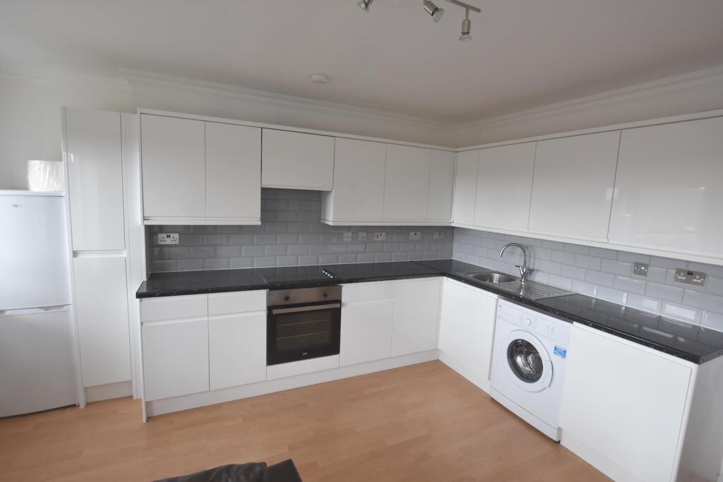 4 bed Detached for rent in London. From Andrews And Stacey Ltd - Shepherds Bush