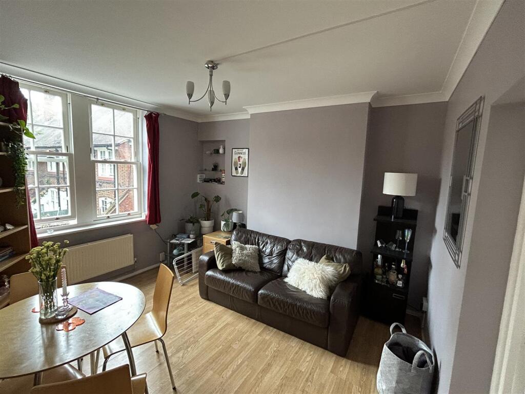 2 bed Detached for rent in Hammersmith. From Andrews And Stacey Ltd - Shepherds Bush