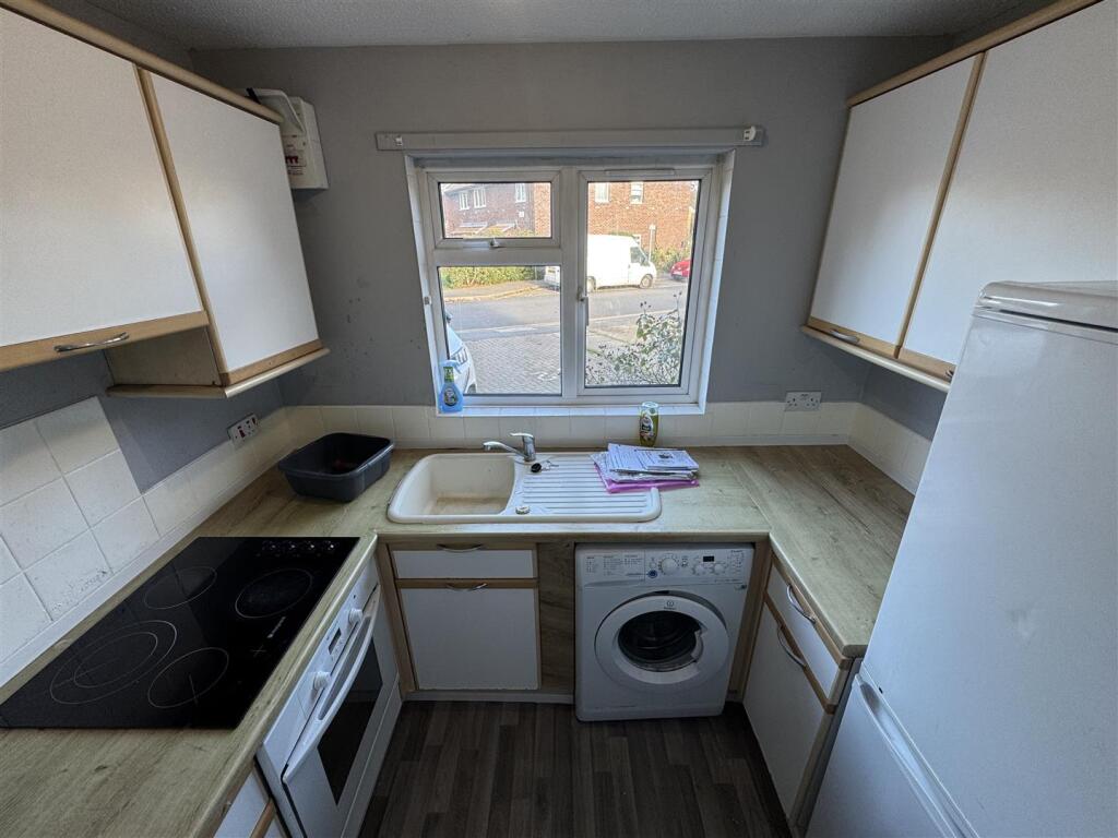 1 bed Detached for rent in Isleworth. From Andrews And Stacey Ltd - Shepherds Bush