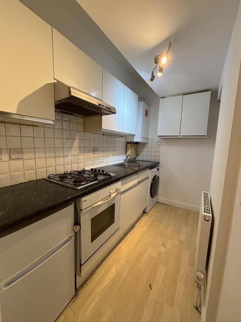 1 bed Detached for rent in Brentford. From Andrews And Stacey Ltd - Shepherds Bush