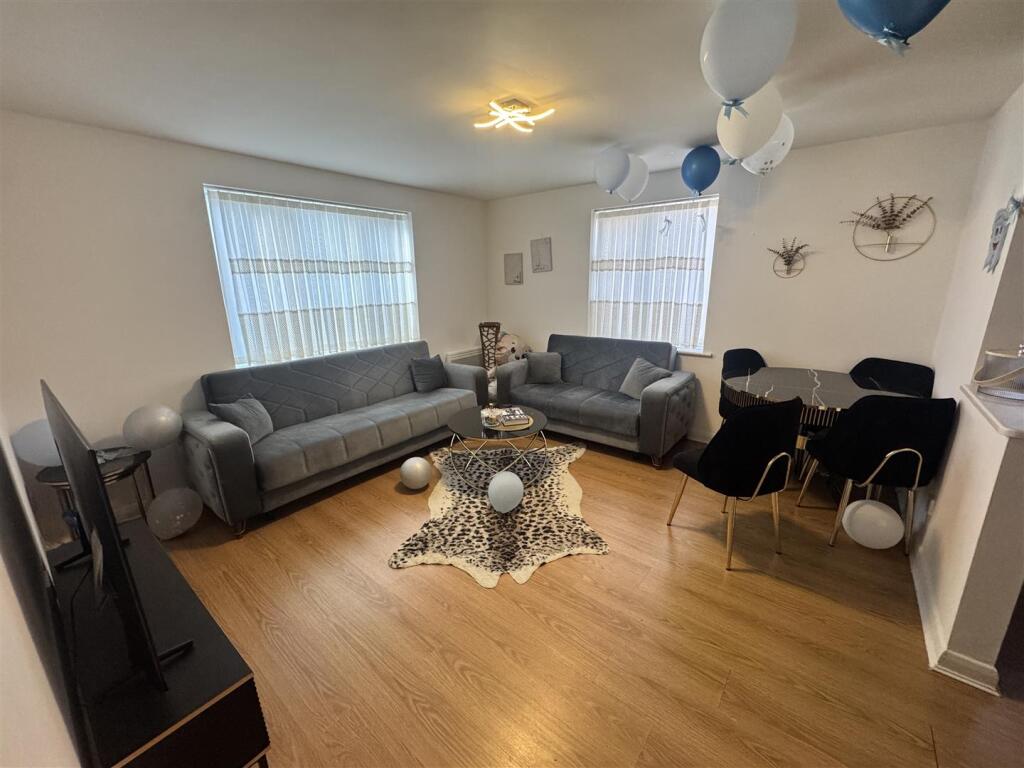 2 bed Detached for rent in Acton. From Andrews And Stacey Ltd - Shepherds Bush 2 bed Detached for rent in Acton. From Andrews And Stacey Ltd - Shepherds Bush