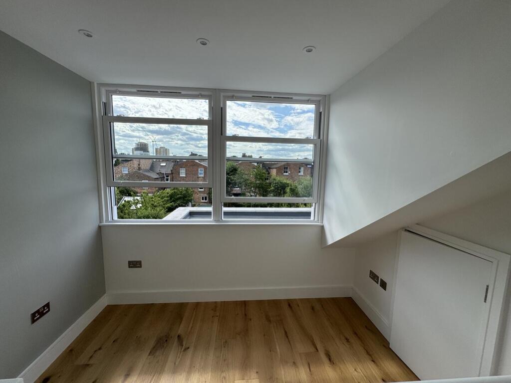 2 bed Detached for rent in London. From Andrews And Stacey Ltd - Shepherds Bush