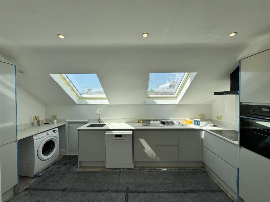 2 bed Annexe for rent in Hammersmith. From Andrews And Stacey Ltd - Shepherds Bush