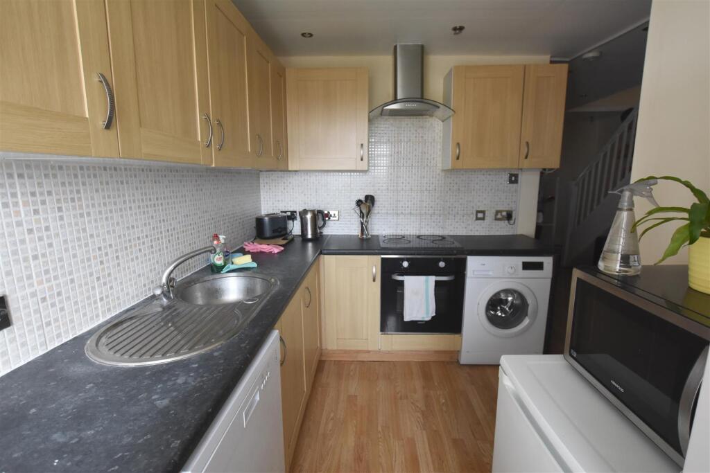 5 bed Detached for rent in Hammersmith. From Andrews And Stacey Ltd - Shepherds Bush