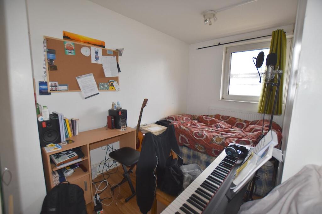 5 bed Detached for rent in Hammersmith. From Andrews And Stacey Ltd - Shepherds Bush