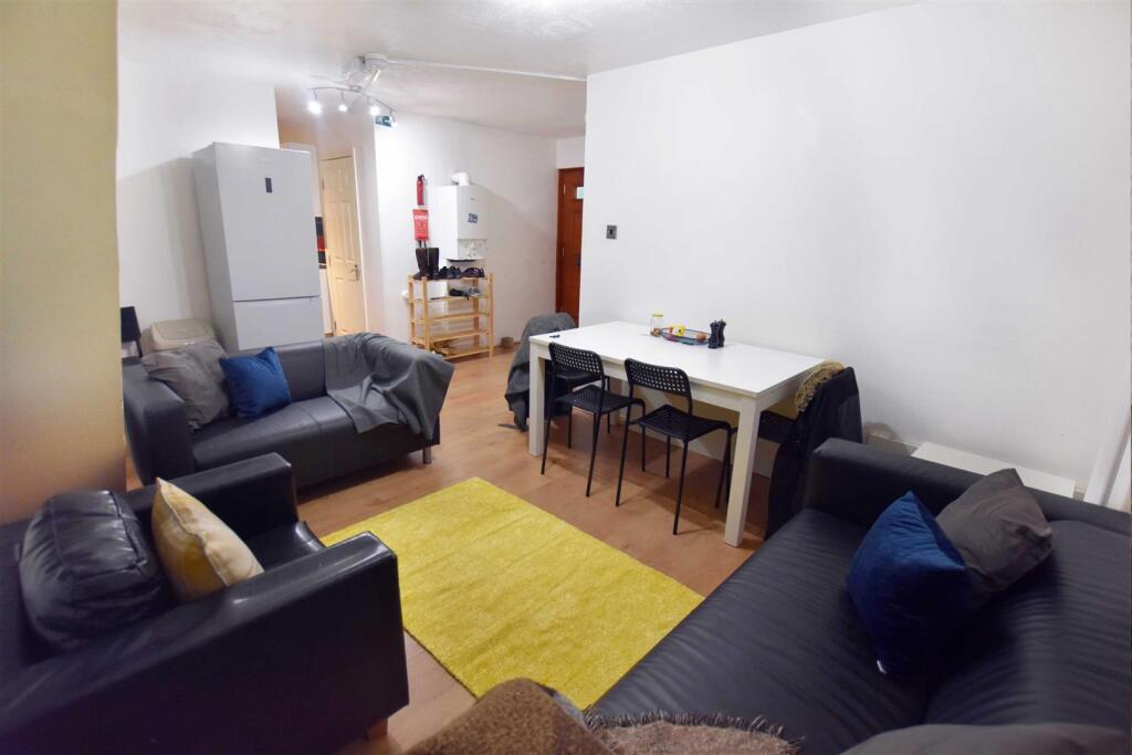 4 bed Annexe for rent in Fulham. From Andrews And Stacey Ltd - Shepherds Bush 4 bed Annexe for rent in Fulham. From Andrews And Stacey Ltd - Shepherds Bush