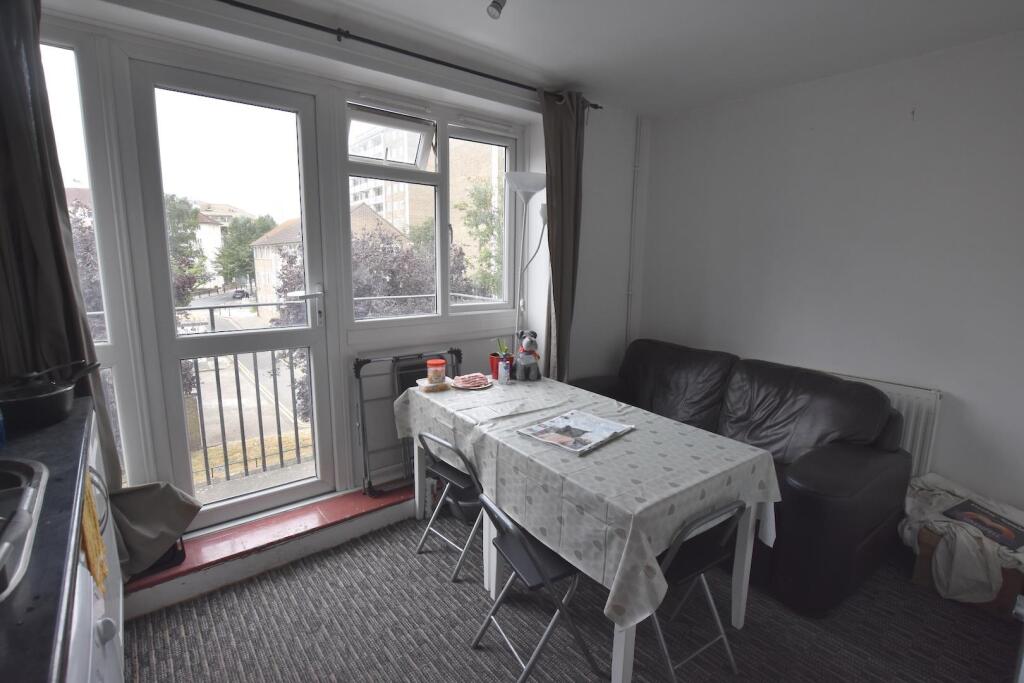 4 bed Detached for rent in Hammersmith. From Andrews And Stacey Ltd - Shepherds Bush