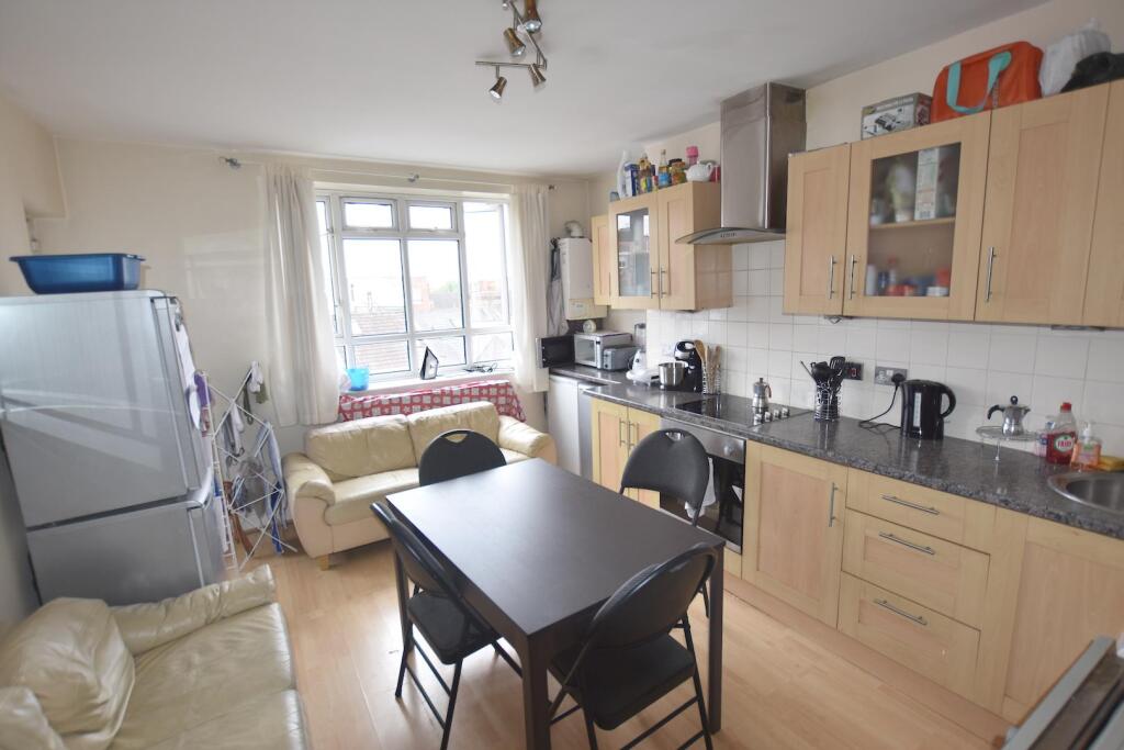 5 bed 1st Floor Flat for rent in Fulham. From Andrews And Stacey Ltd - Shepherds Bush 5 bed 1st Floor Flat for rent in Fulham. From Andrews And Stacey Ltd - Shepherds Bush