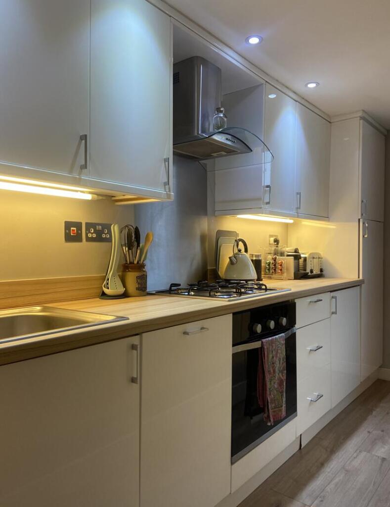 1 bed Detached for rent in London. From Andrews And Stacey Ltd - Shepherds Bush