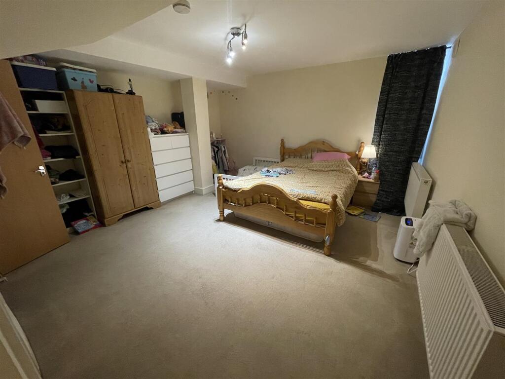 2 bed Detached for rent in Chiswick. From Andrews And Stacey Ltd - Shepherds Bush