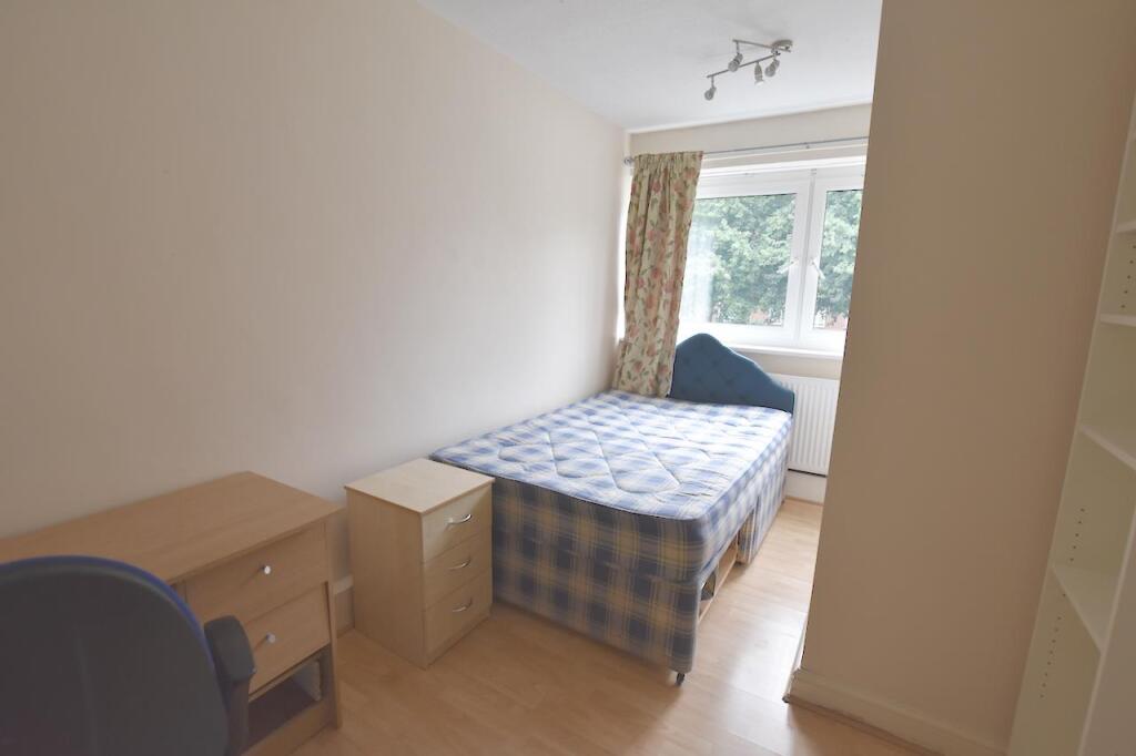 4 bed 1st Floor Flat for rent in Hammersmith. From Andrews And Stacey Ltd - Shepherds Bush