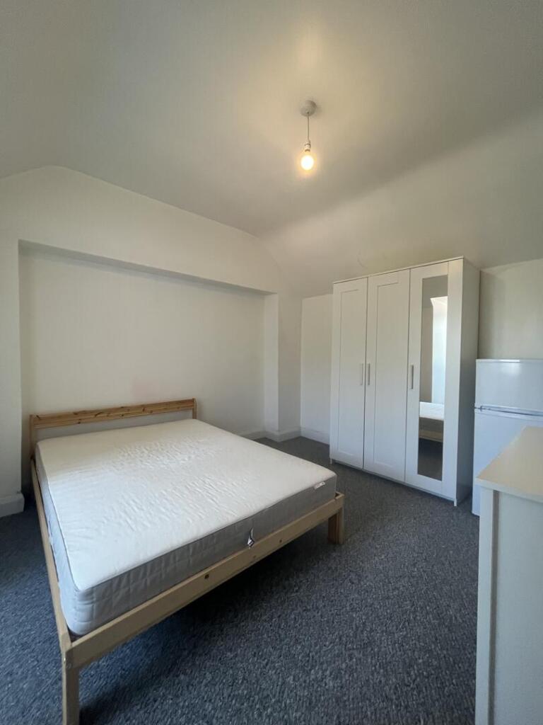 6 bed Detached for rent in Acton. From Andrews And Stacey Ltd - Shepherds Bush