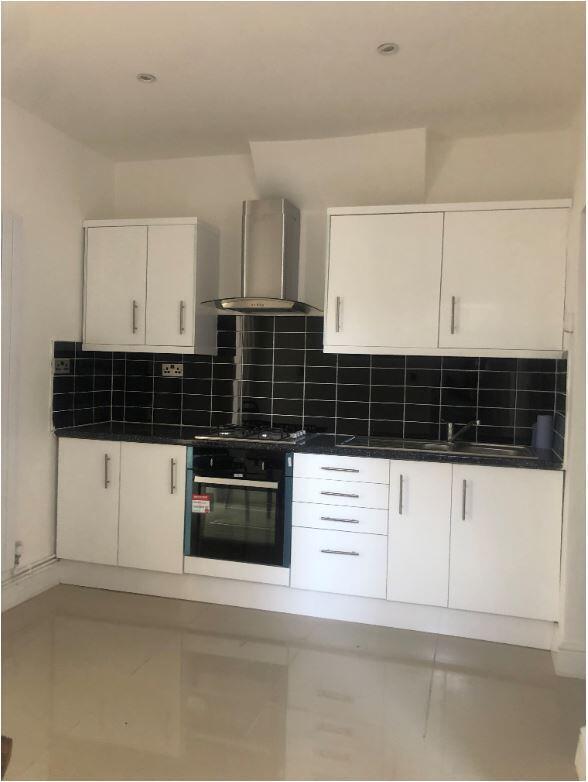 3 bed 1st Floor Flat for rent in Brentford. From Andrews And Stacey Ltd - Shepherds Bush