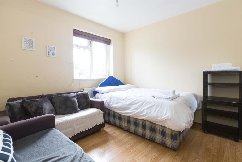 5 bed Annexe for rent in Hammersmith. From Andrews And Stacey Ltd - Shepherds Bush