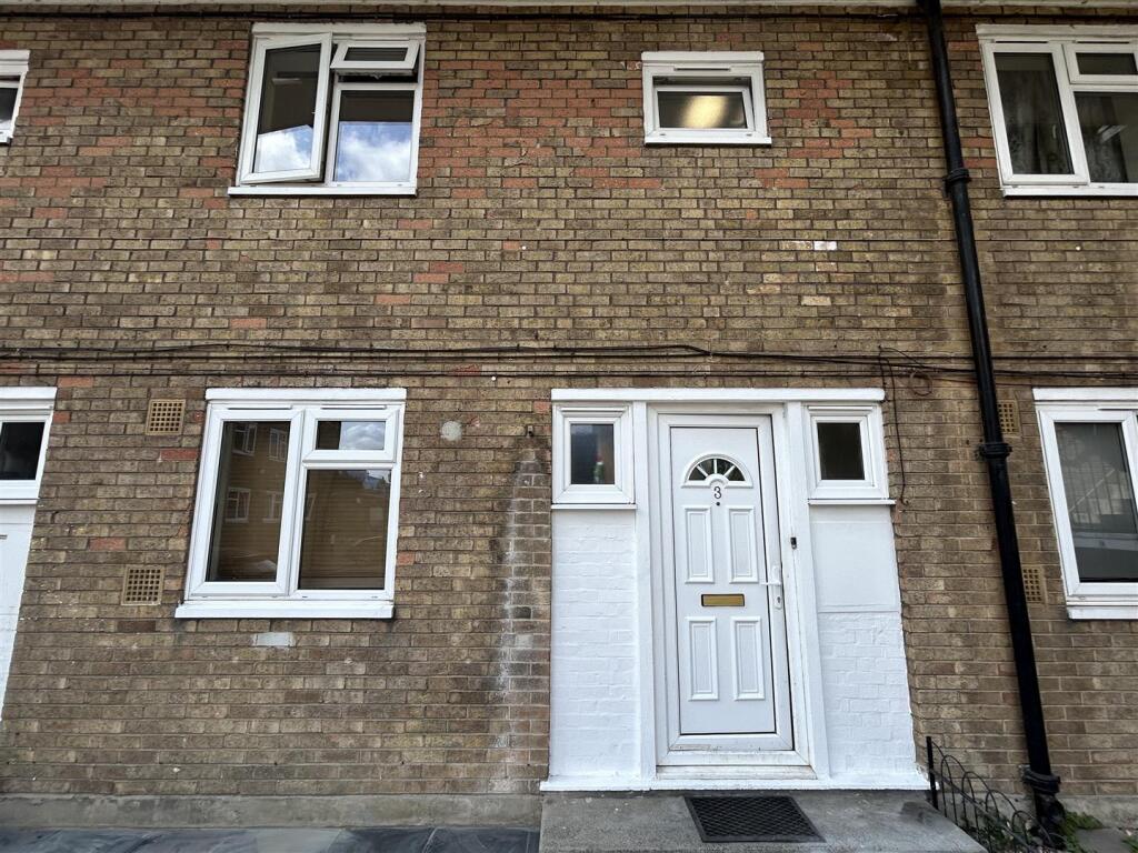 5 bed Detached for rent in Hammersmith. From Andrews And Stacey Ltd - Shepherds Bush
