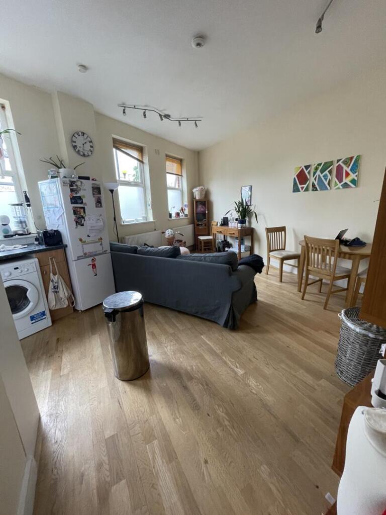 2 bed Detached for rent in Chiswick. From Andrews And Stacey Ltd - Shepherds Bush