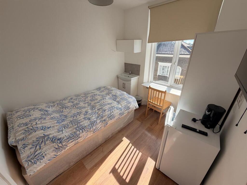 1 bed Not Specified for rent in Hammersmith. From Andrews And Stacey Ltd - Shepherds Bush