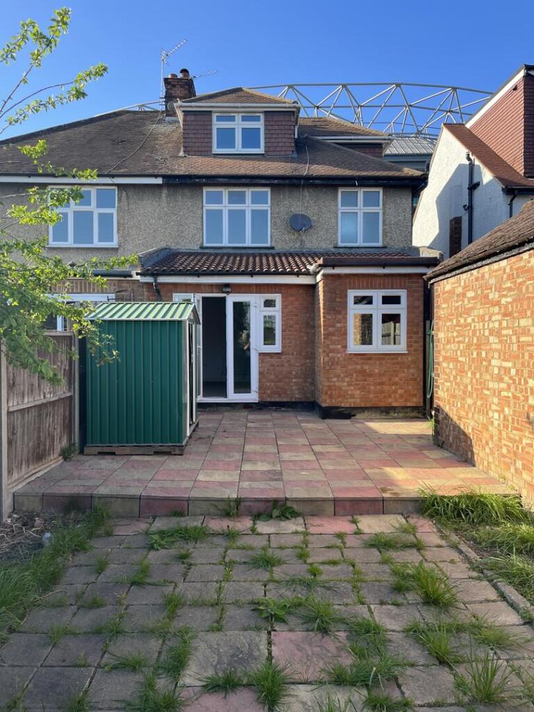 3 bed 1st Floor Flat for rent in Twickenham. From Andrews And Stacey Ltd - Shepherds Bush