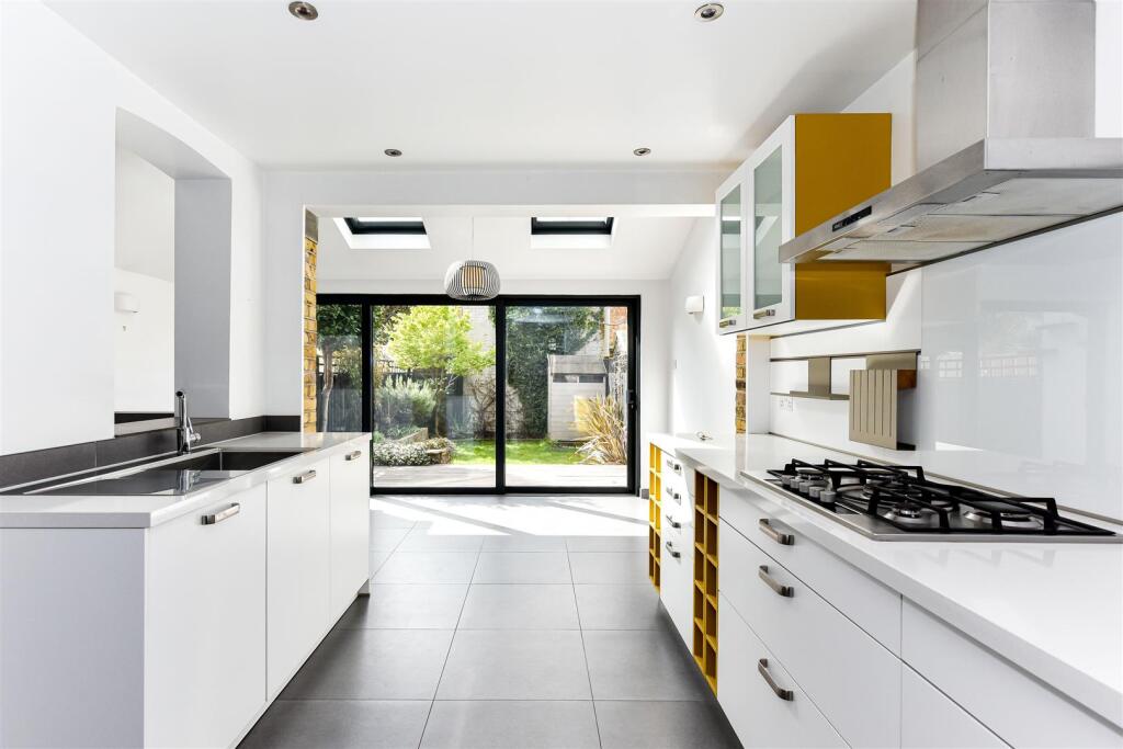 3 bed Mid Terraced House for rent in Wanstead. From Churchill Estates - Wanstead 3 bed Mid Terraced House for rent in Wanstead. From Churchill Estates - Wanstead