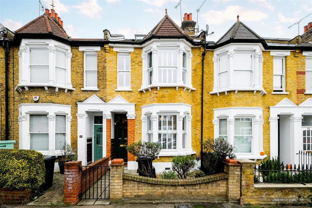 5 bed Mid Terraced House for rent in Wanstead. From Churchill Estates - Wanstead