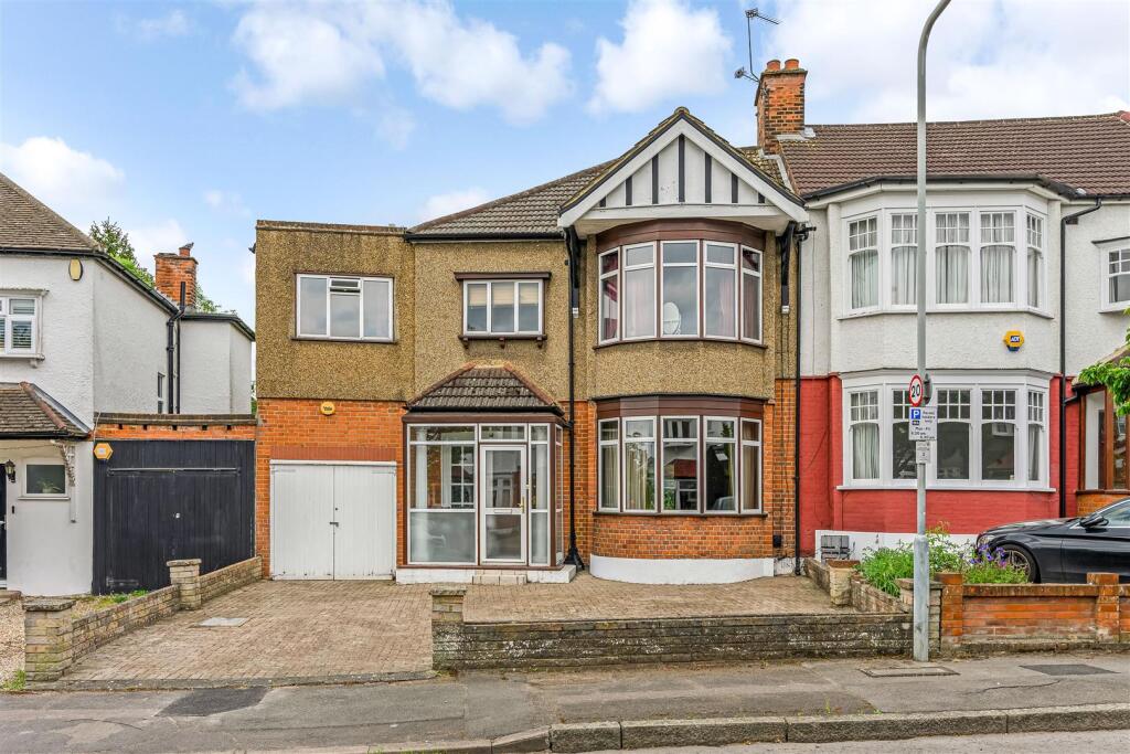 5 bed Semi Detached for rent in Wanstead. From Churchill Estates - Wanstead 5 bed Semi Detached for rent in Wanstead. From Churchill Estates - Wanstead