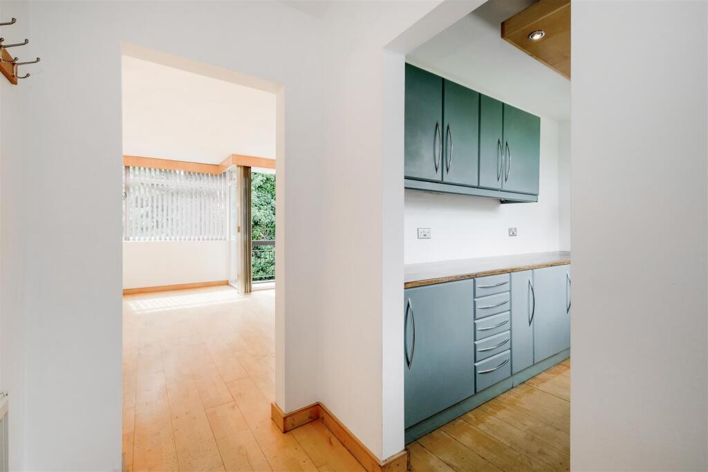 2 bed 1st Floor Flat for rent in Wanstead. From Churchill Estates - Wanstead