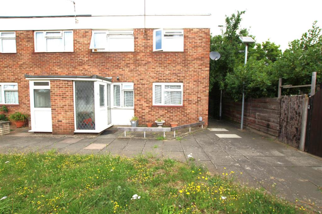 3 bed End of Terrace for rent in Wanstead. From Churchill Estates - Wanstead