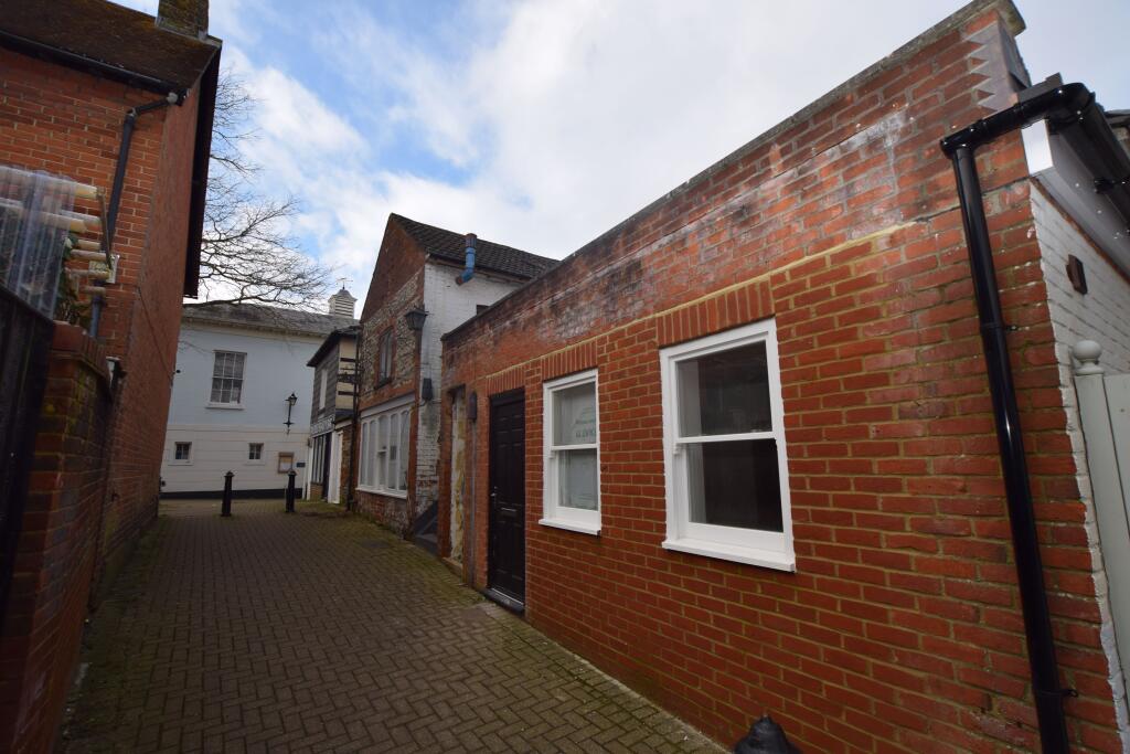 2 bed Apartment for rent in Alton. From Warren Powell-Richards - Alton