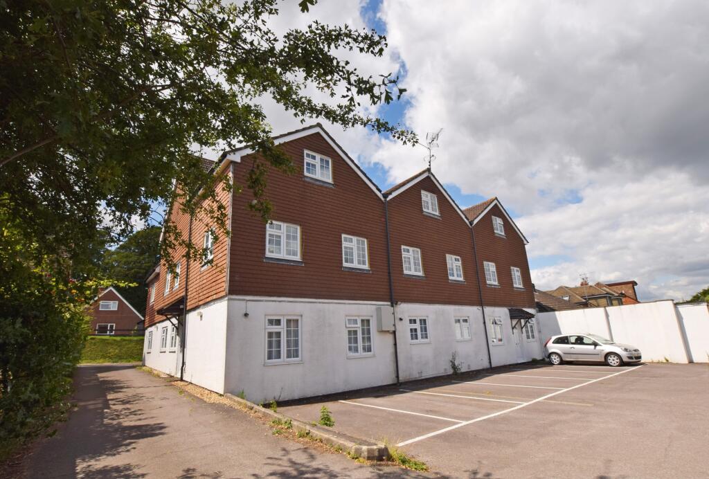 1 bed Apartment for rent in Alton. From Warren Powell-Richards - Alton